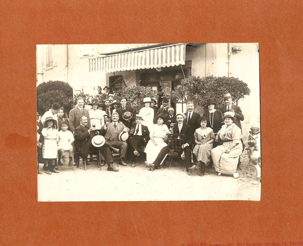 photo de groupe lors d'un évènement festif