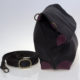 sac en cuir noir et pourpre, cuir souple et moelleux, grand sac, bandoulière avec boucle à coulisse, plusieurs anneaux d'attache