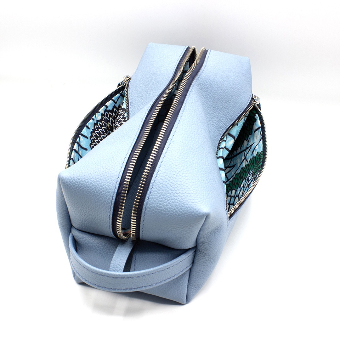 Trousse de toilette en cuir bleu clair Trousse de toilette en cuir bleu clair