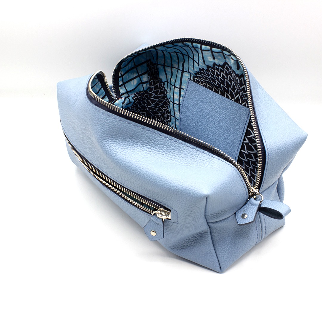 Trousse de toilette en cuir bleu clair Trousse de toilette en cuir bleu clair
