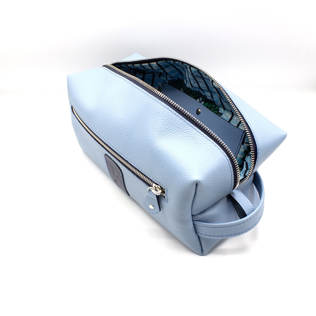Trousse de toilette en cuir bleu clair Trousse de toilette en cuir bleu clair
